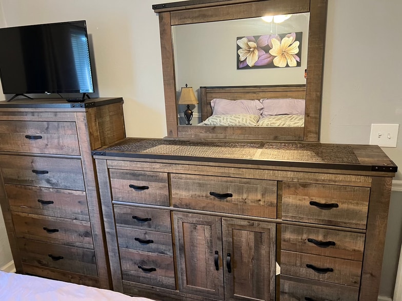 Building Photo - 500 Windsong Cir