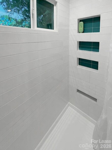 Building Photo - 902 Creekside Dr