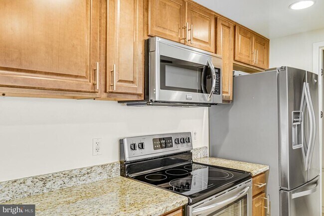Building Photo - 1530 Key Blvd