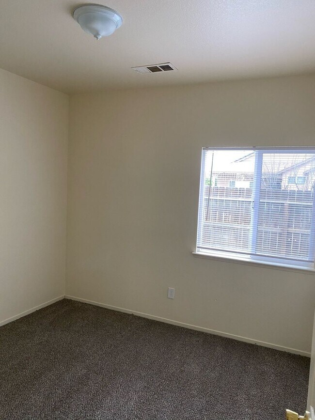 Building Photo - 1920 Fern Dr