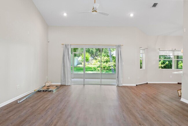 Building Photo - 24 Lakecliff Dr