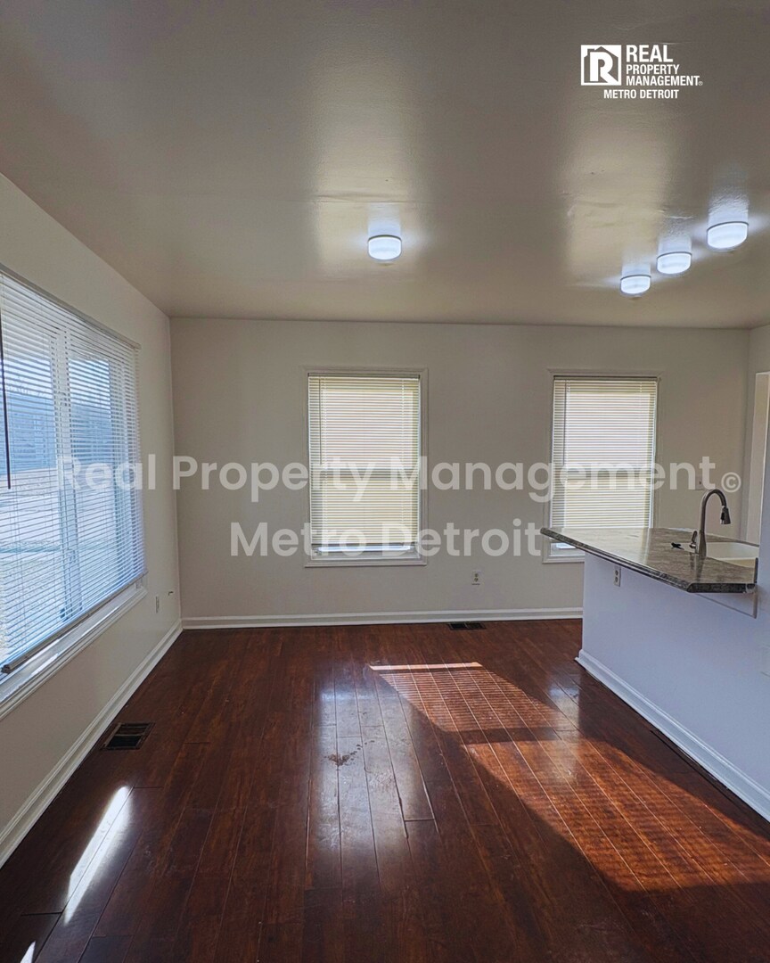 Building Photo - 433 Navahoe St