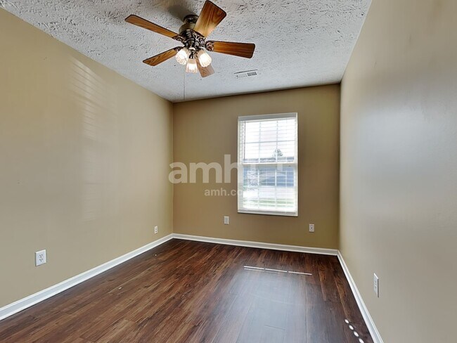 Building Photo - 1531 Farrington Dr