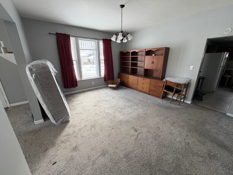 Building Photo - 104 N Grove St