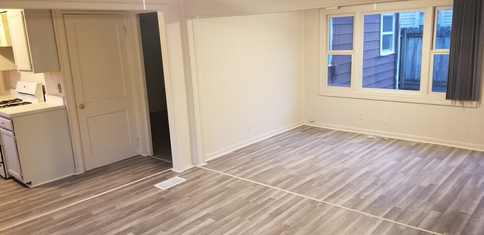 Building Photo - 2286 W Kessler Blvd N Dr