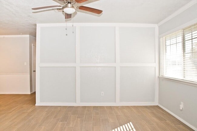 Building Photo - 216 S Bristow Ave