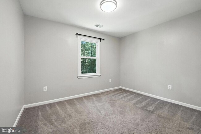 Building Photo - 11109 Ravine Dr