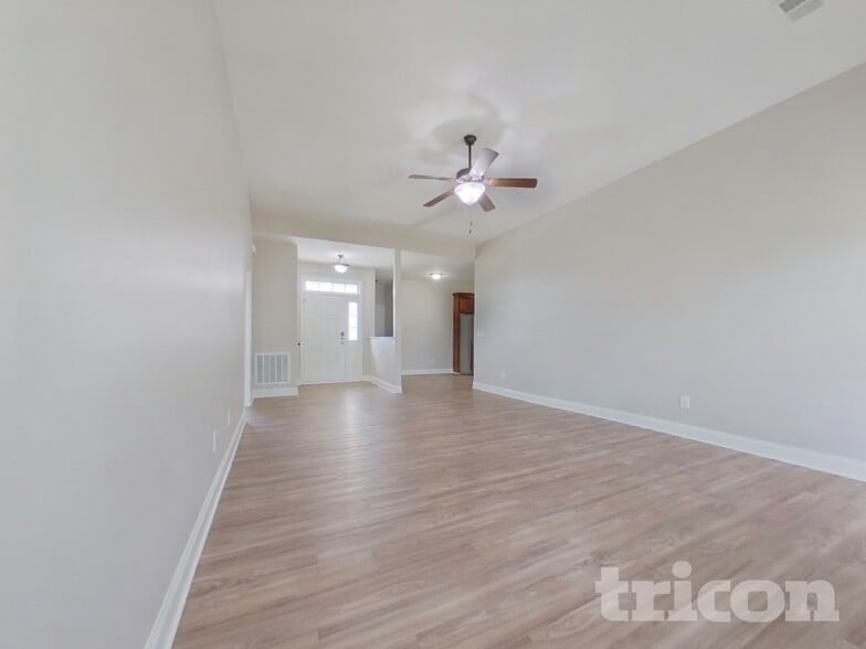 Building Photo - 11 Sedge Ct