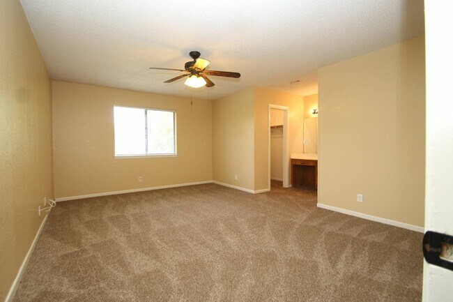 Building Photo - 3205 Tallwood Dr