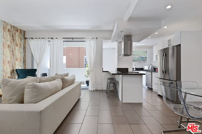 Building Photo - 7250 Franklin Ave