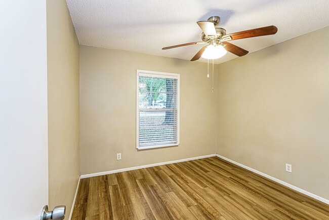 Building Photo - 3804 Hill N Dale Pl