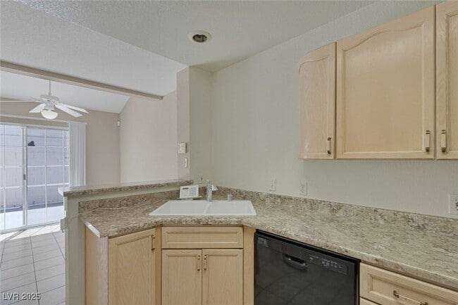 Building Photo - 8027 Teresita Ave