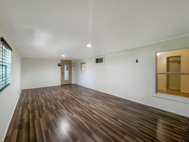 Building Photo - 700 Co Rd 201