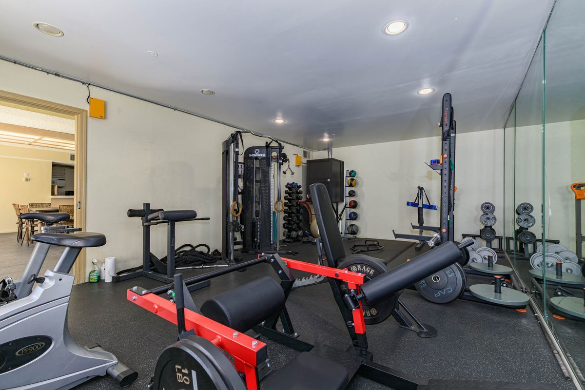 Building Photo - 355 S Madison Ave