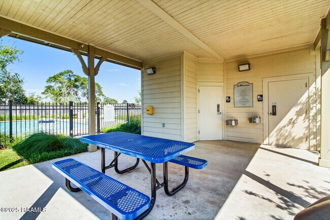 Building Photo - 215 Capstone Crossing
