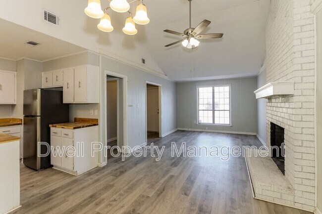 Building Photo - 2614 Andorra Dr