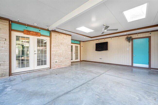 Building Photo - 10630 Olympia Dr