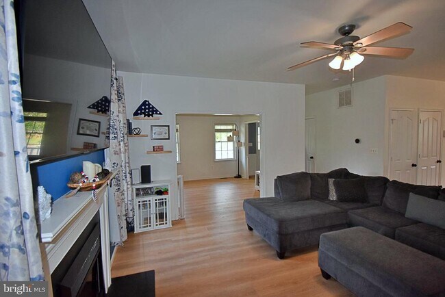 Building Photo - 34 Ashcroft Dr