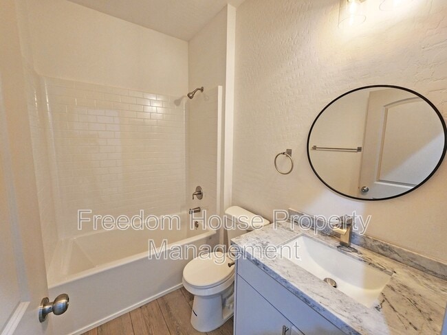 Building Photo - 1340 Arrowhead St