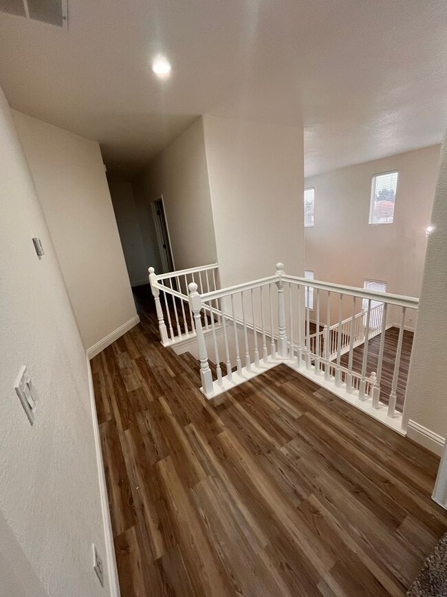 Building Photo - Near Kaiser/Pelandale