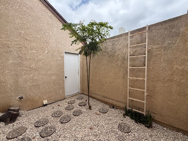 Building Photo - 1422 Eagle Ct