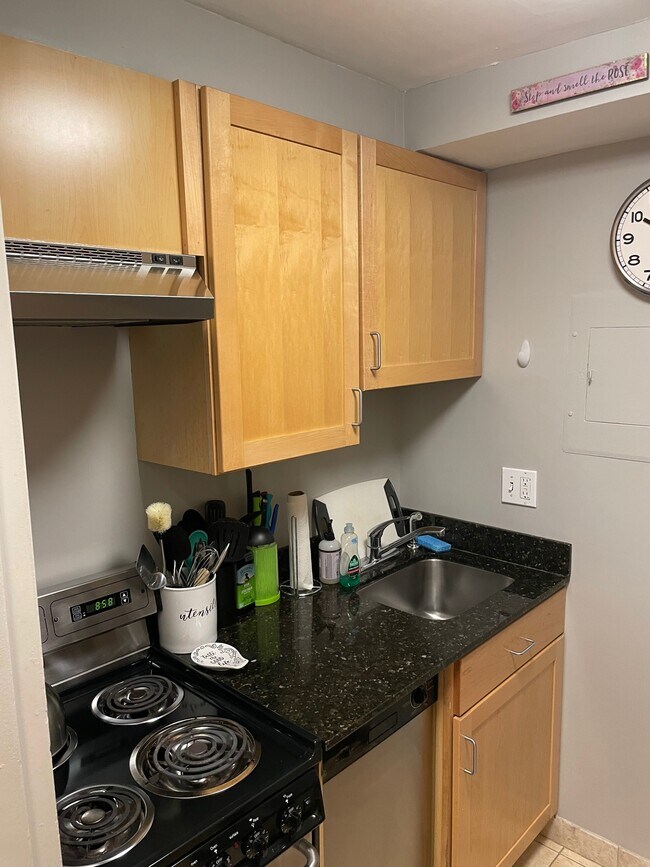 Building Photo - 2141 I St NW