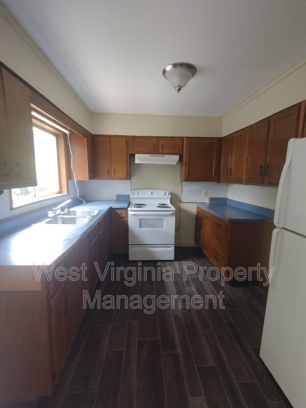 Building Photo - 112 Mason St.