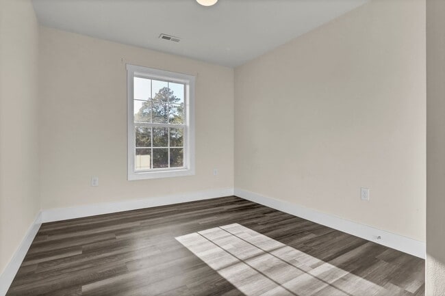 Building Photo - Cozy 3-Bedroom Home in Belvedere Plantation