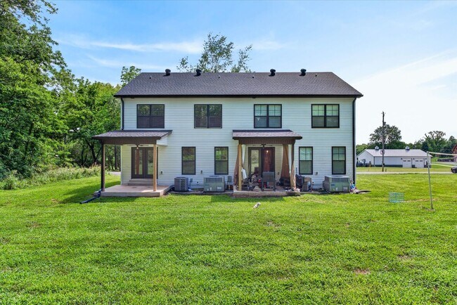 Building Photo - 1088 Old Clarksville Pike