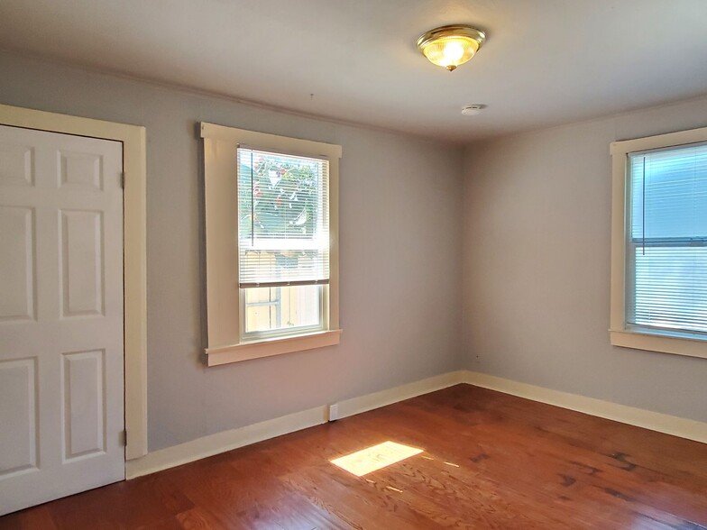 Building Photo - 324-342 S Buena Vista Ave