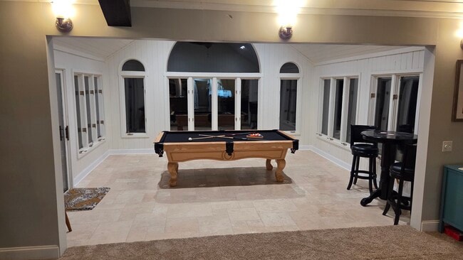 Building Photo - 9500 Fox Valley Dr