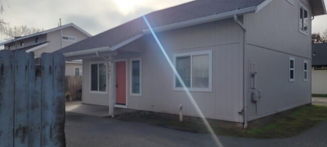 Primary Photo - 241 NE School St