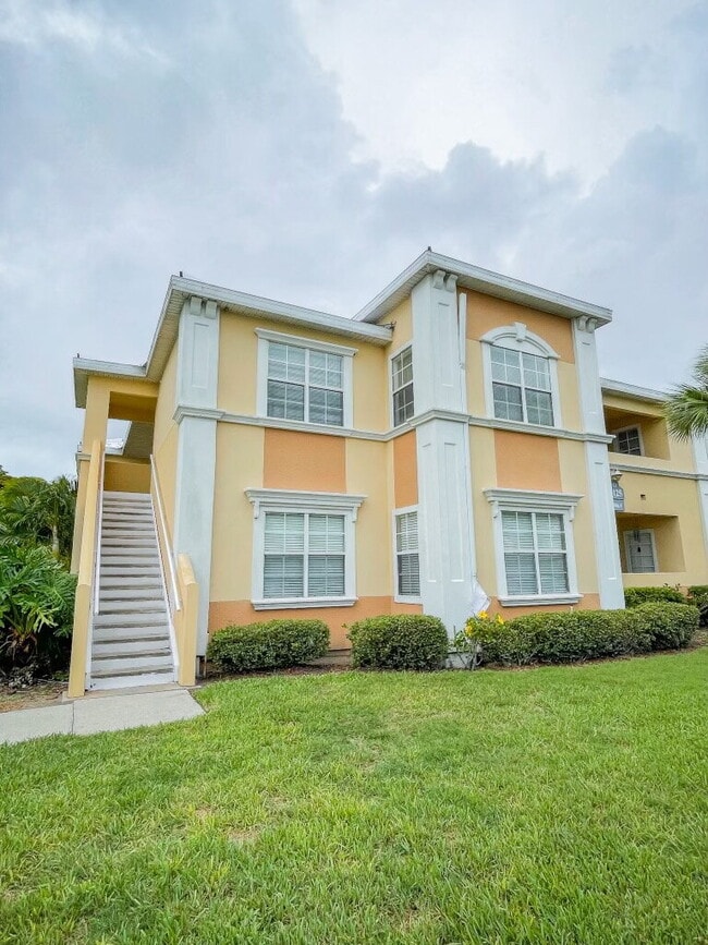 "Spacious & Stylish 3-Bed, 2-Bath Condo Retreat close to downtown Sarasota. Gated, Luxury Commun... - "Spacious & Stylish 3-Bed, 2-Bath Condo Retreat  close to downtown Sarasota. Gated, Luxury Commun...