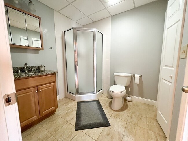 Building Photo - 139 R Linden St