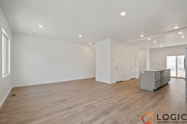 Building Photo - 3948 N Eagle Pt Ln