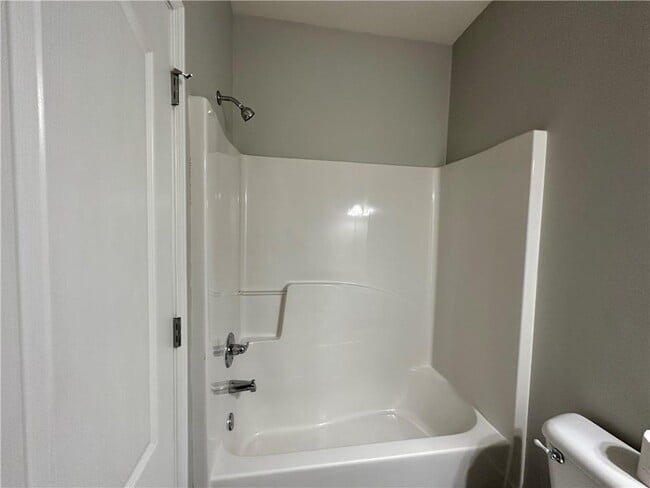 Building Photo - 2758 Suttonwood Way NE