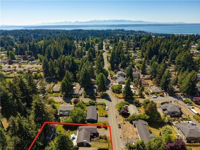 Building Photo - 4bd/2ba Edmonds Home