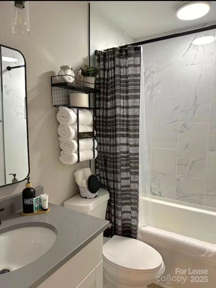 Building Photo - 2000 Patio Ct