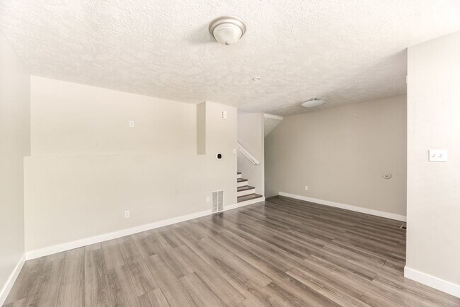 Building Photo - North Provo Duplex