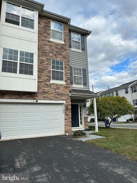 Building Photo - 526 S Twin Lakes Blvd