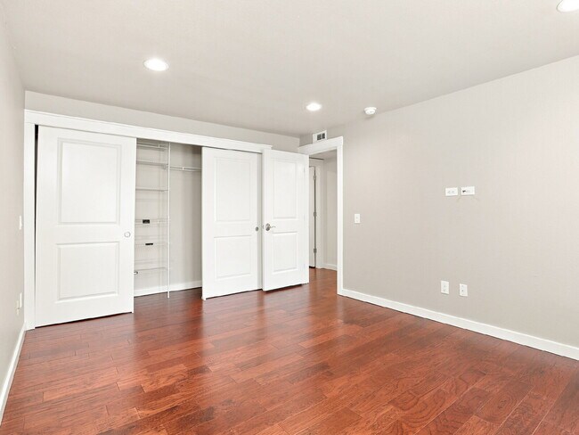 Building Photo - 4 Bedroom PLUS Above Garage Bonus Room in Bothell! Air Conditioned!