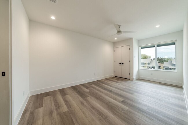 Building Photo - Stunning 2 bed / 2 bath condo in North Austin