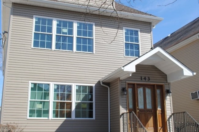 Building Photo - 143 Bellevue St