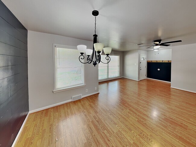 Building Photo - Quaint 3 bedroom in the Wilshire Addition ...