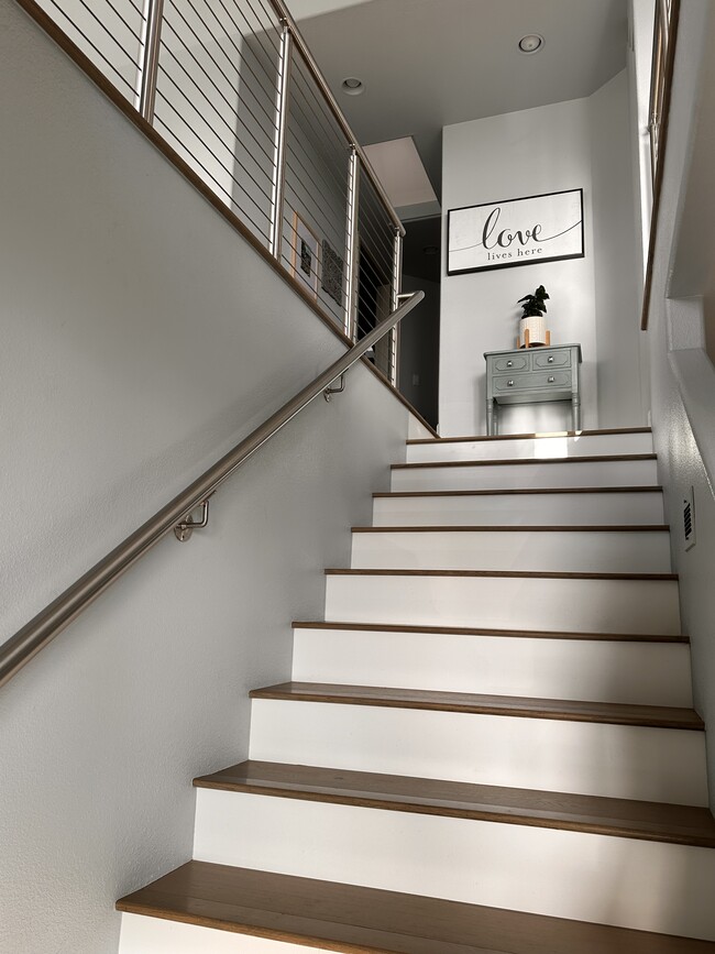 Building Photo - 2560 Juniper Ave