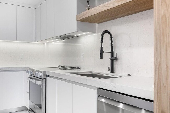 Building Photo - 545 S Fort Lauderdale Beach Blvd