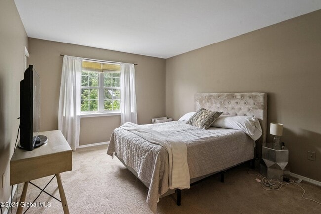 Building Photo - 9 Oxford Dr