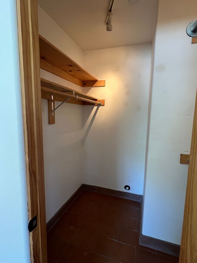 Building Photo - Charming Spanish Style Bungalow in West Ve...