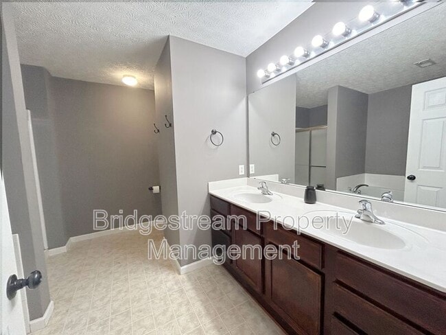 Building Photo - 282 Hess Ct