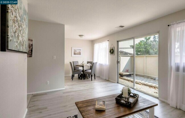 Building Photo - 1095 Mohr Ln
